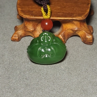 新疆 7.1克色调均匀油性好俄料菠菜绿碧玉宝宝佛挂坠 猫L122402