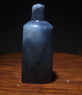 YQ010802 55.9克，黑白分明意境感十足的工艺精致的青花鼻烟壶