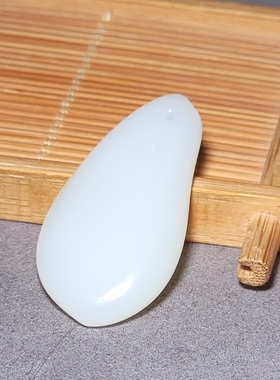 新疆的猫L110705 11.3克，顶细顶糯且末米达料羊脂白玉随型挂坠