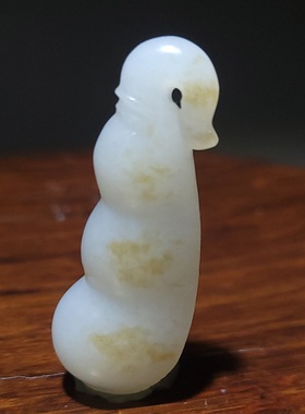 YQ011309 新疆的猫12.0克浓郁超级油糯的和田玉且末糖白福豆挂件