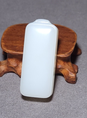 L121304 18.8克，白度浓郁肉质细腻青海野牛沟三高羊脂白玉平安牌