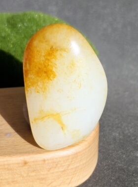 W020208新疆的猫25.93克聚薄油艳红皮胶糯黄白羊脂天然挂件玩籽