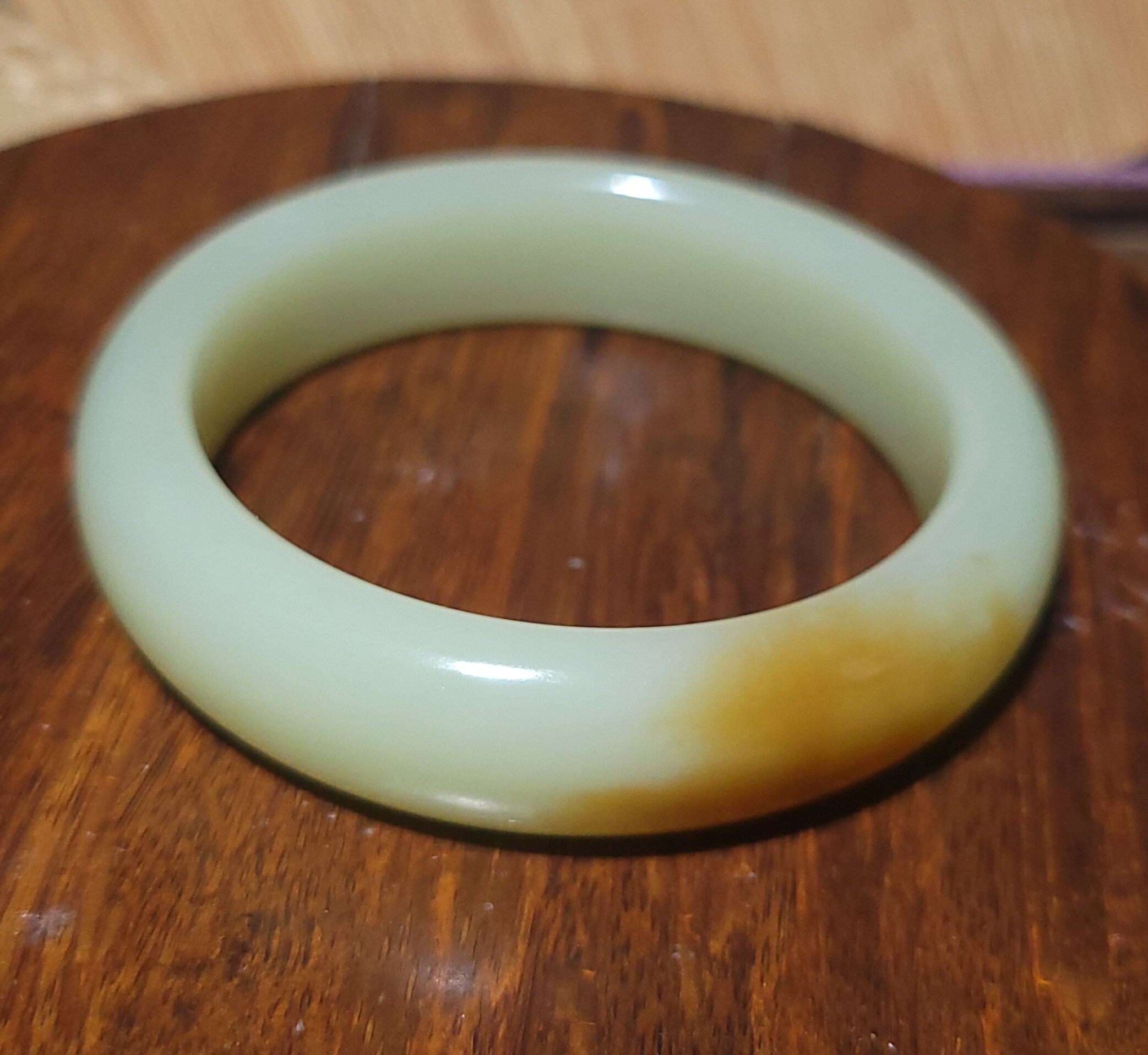 YQ030904新疆的猫61.2克内径54mm色正浓郁和田玉且末糖黄口手镯