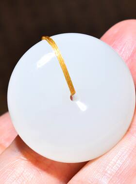 JJ031706新疆的猫20.1克白度浓郁脂粉高青海羊脂白玉平安扣