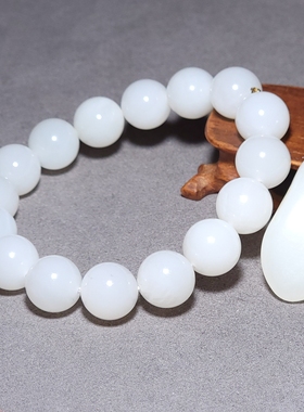 新疆的猫L122004 42.6克，12mm色泽浓郁的老坑羊脂白玉圆珠手链