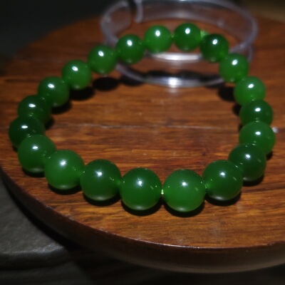 YQ010903新疆的猫27.8克直径10mm色泽鲜美均匀阳绿和田玉碧玉手链