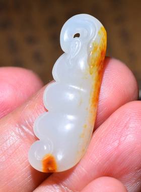 新疆的猫JJ121510  2.8克，亮白红皮白玉籽料多子多福挂件