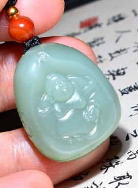 SBH394新疆的猫13克，老坑俄碧绿底粉青弥勒佛挂件和田玉