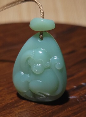 YQ020306新疆的猫10.0克冰底起荧光和田玉俄料碧玉粉青生肖猴雕件