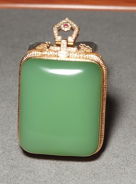 新疆的猫L122505 40.6克肉质超细冰润的玻璃底粉绿18k金镶玉挂坠