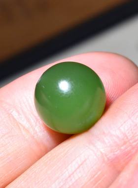 新疆的猫JJ102304  2.4克，直径11.5mm淳润苹果绿碧玉圆珠精品