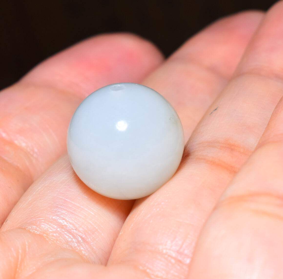 JJ031004新疆的猫5.1克直径15mm油润细腻的和田玉且末糖白玉圆珠