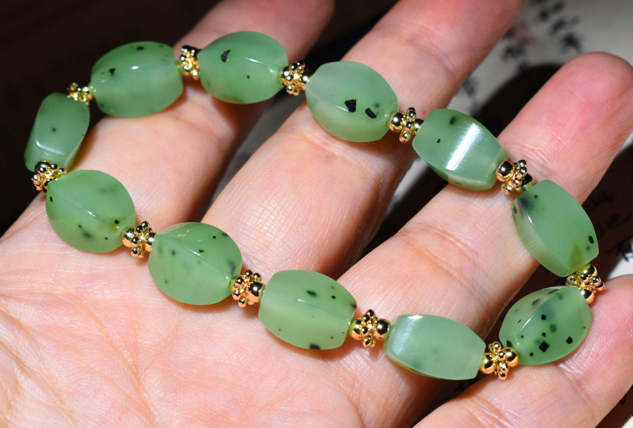 JJ012408新疆的猫22.3克色调靓丽油润的乌兰海碧玉四棱珠手链,珠宝/钻石/翡翠,手饰,淘宝优惠券,粉丝福利购,淘宝优惠卷