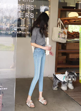有效显腿细两粒扣高腰小脚牛仔裤女春季新款浅蓝色修身显瘦铅笔裤