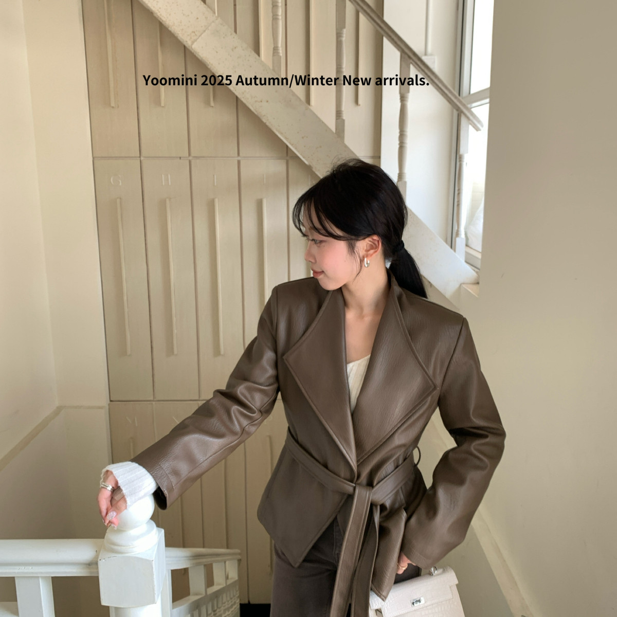 YOOMINI-翻领夹棉修身极简高级感短款外套2025冬保暖皮衣(配腰带)