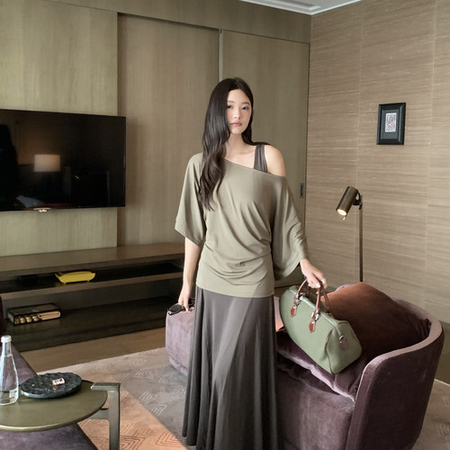 F.THREE三姐妹-软慵懒美女两件套修身显瘦连衣裙+蝙蝠中袖T恤套装