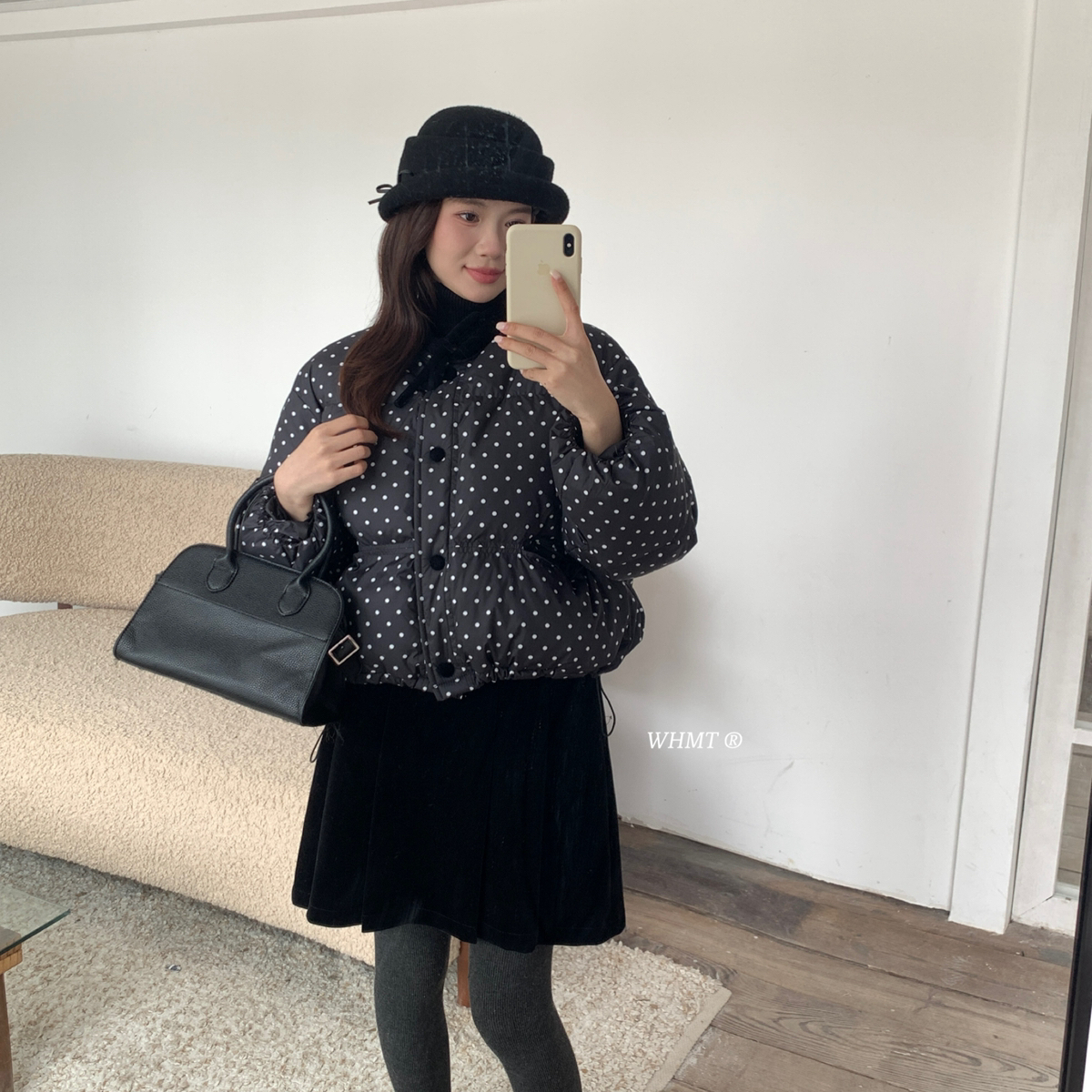 RS.WHMT-韩版减龄圆领波点系带羽绒外套+百褶丝绒短裙套装