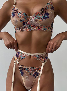 Комплект нижнего белья聚拢刺绣内衣套装 