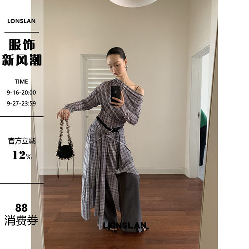 LONSLAN 2025S春夏新款 小众设计不规则绑带斜肩格纹拼色连衣裙女