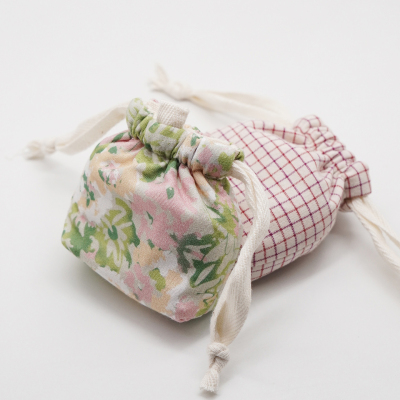 碎花格子布艺手工缝制抽绳束口耳机包原创小众文艺复古日系清新AirPods4蓝牙耳机保护套便携防尘袋收纳包