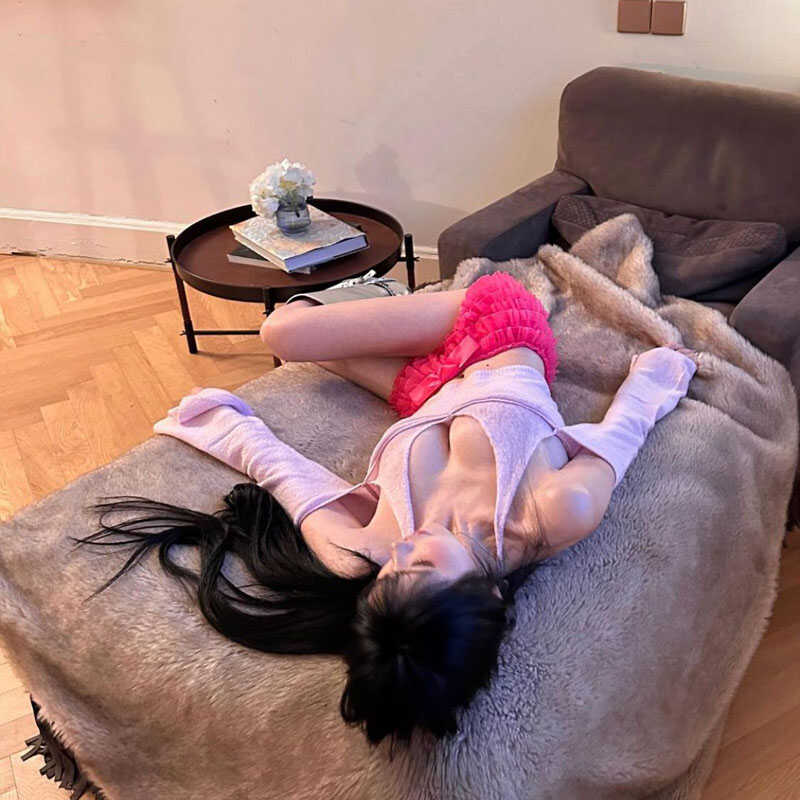 辣妹性感挂脖露肩针织上衣女秋冬纯欲风修身显瘦短款长袖毛衣外套
