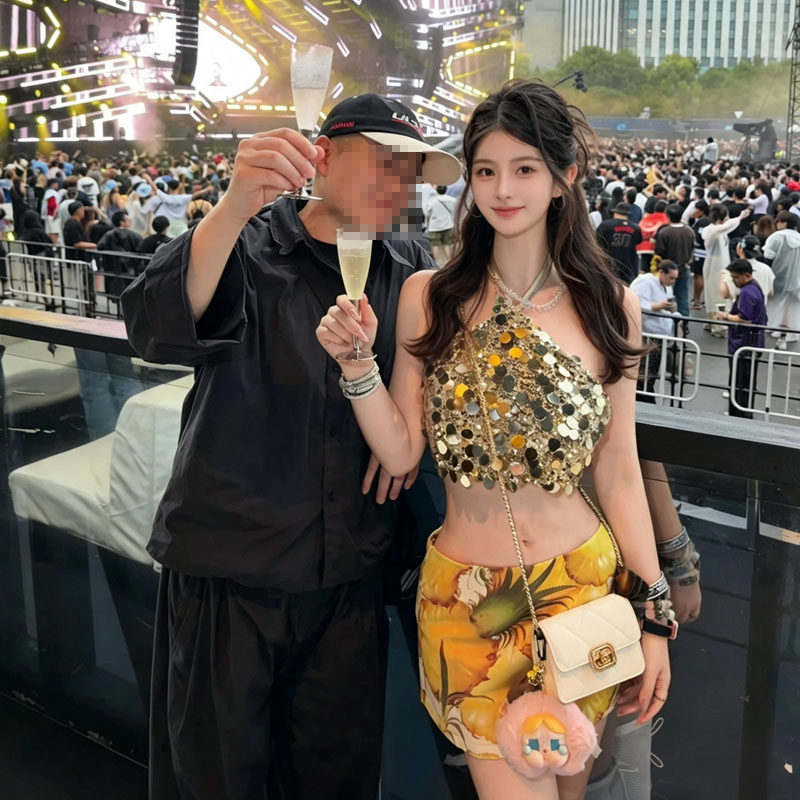 夜店演出性感度假风挂脖重工亮片背心女修身露脐演出服炸街背心女