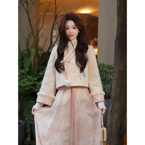 瑶西【粉雾棠眠】浅米毛绒新中式短外套刺绣花卉点缀斜襟设计汉服