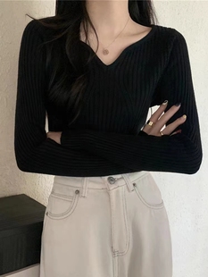 大码胖妹妹黑色v领长袖针织打底衫女春秋修身设计感毛衣内搭上衣