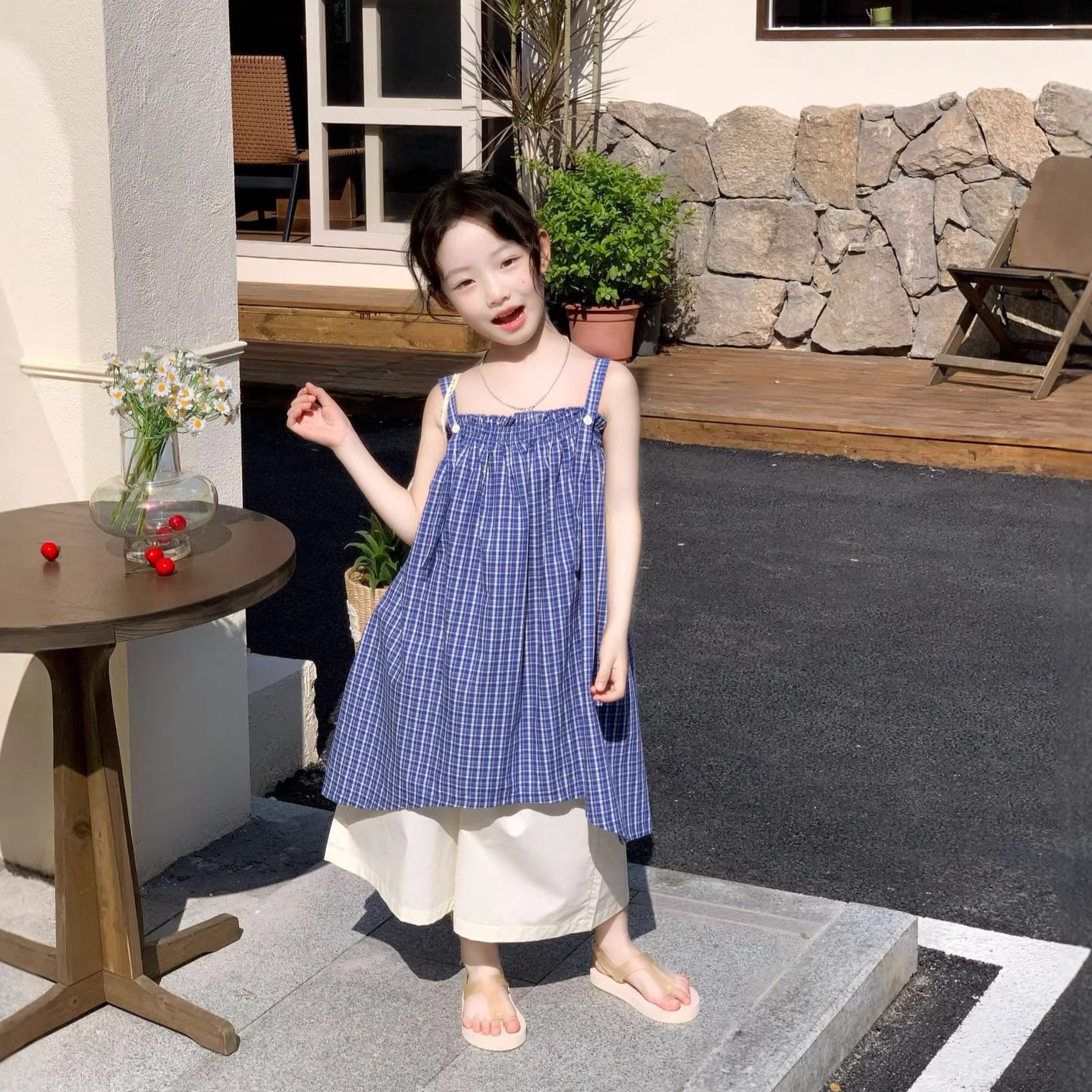 韩国童装2026夏款女童韩版蓝色格子吊带裙儿童休闲宽松无袖连衣裙