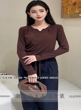 R牌特价不规则欧洲站2024秋冬22409正肩小V领褶皱女上衣