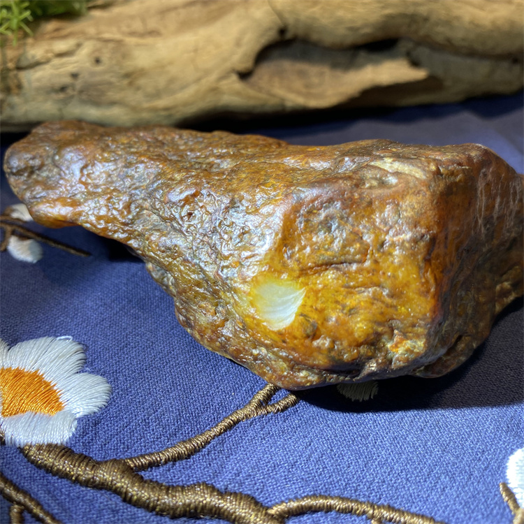 黄白河磨玉原石和田玉籽料析木料