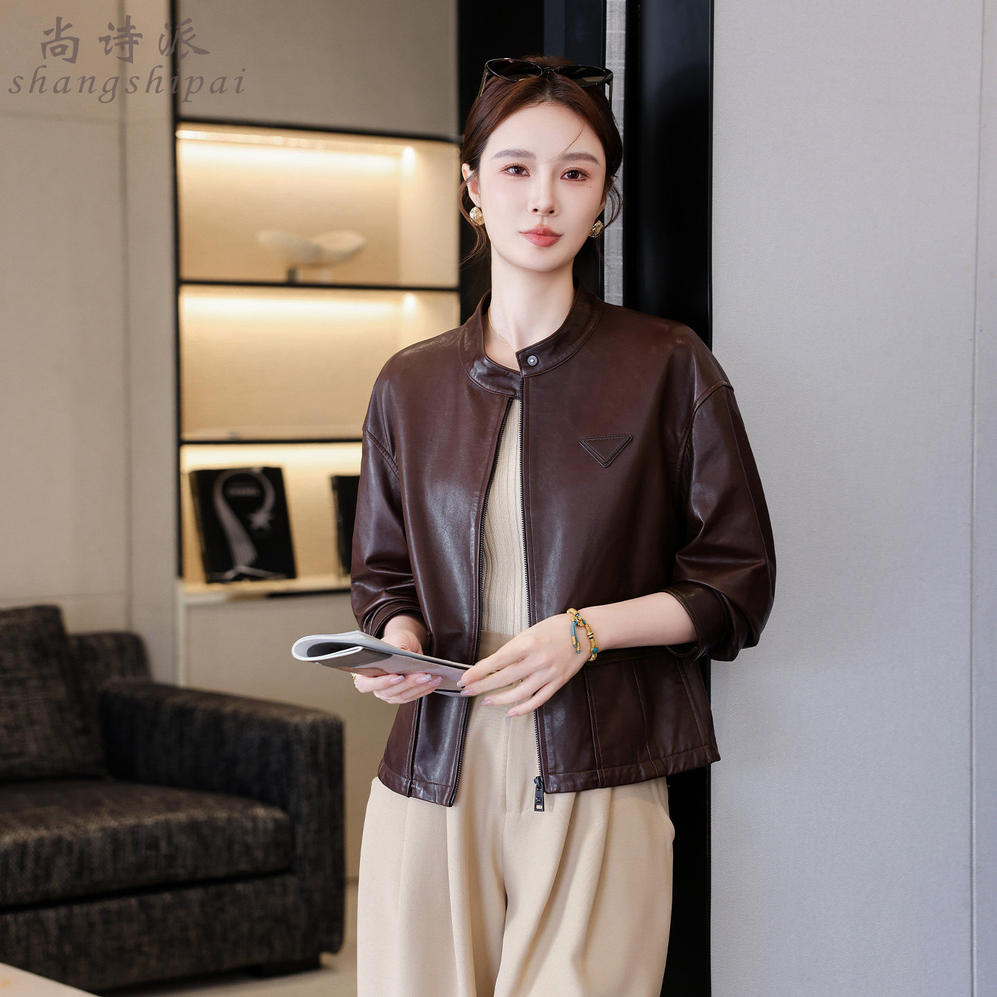 真皮皮衣女2025新款春秋高端油蜡绵羊皮夹克中年妈妈宽松外套短款,女装/女士精品,皮衣,淘宝优惠券,粉丝福利购,淘宝优惠卷