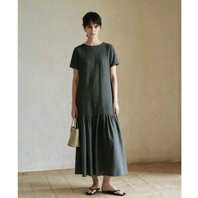 COLINE CONCISE 26夏季真丝重磅塔克条深绿色设计短袖连衣裙Q0787
