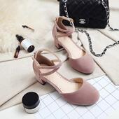 学生休闲鞋 2019夏新款 中跟大码 粗跟交叉扣带小码 包头少女凉鞋