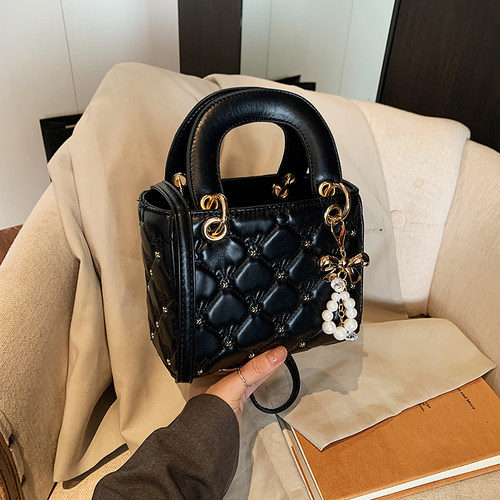 高级感小众设计斜挎包