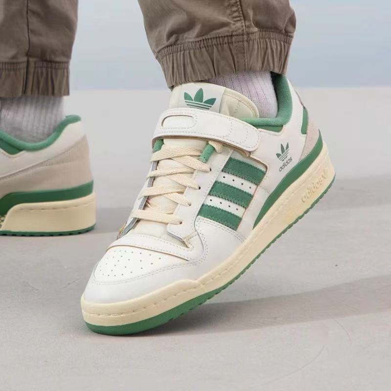 阿迪达斯男女运动休闲板鞋