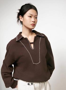 RUSTLE INTERLUDE 巧克力棕POLO领刺绣宽松长袖卫衣