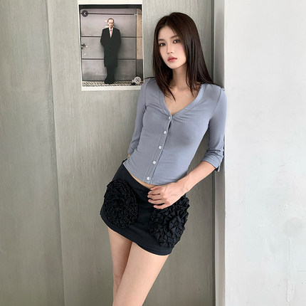 RUSTLE INTERLUDE 竹棉修身 V领中袖短袖开衫上衣