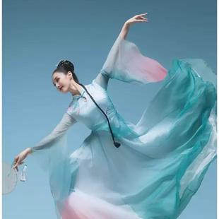 烟雨江南古典舞蹈演出服飘逸女新款服装古风大裙摆练功服中国风