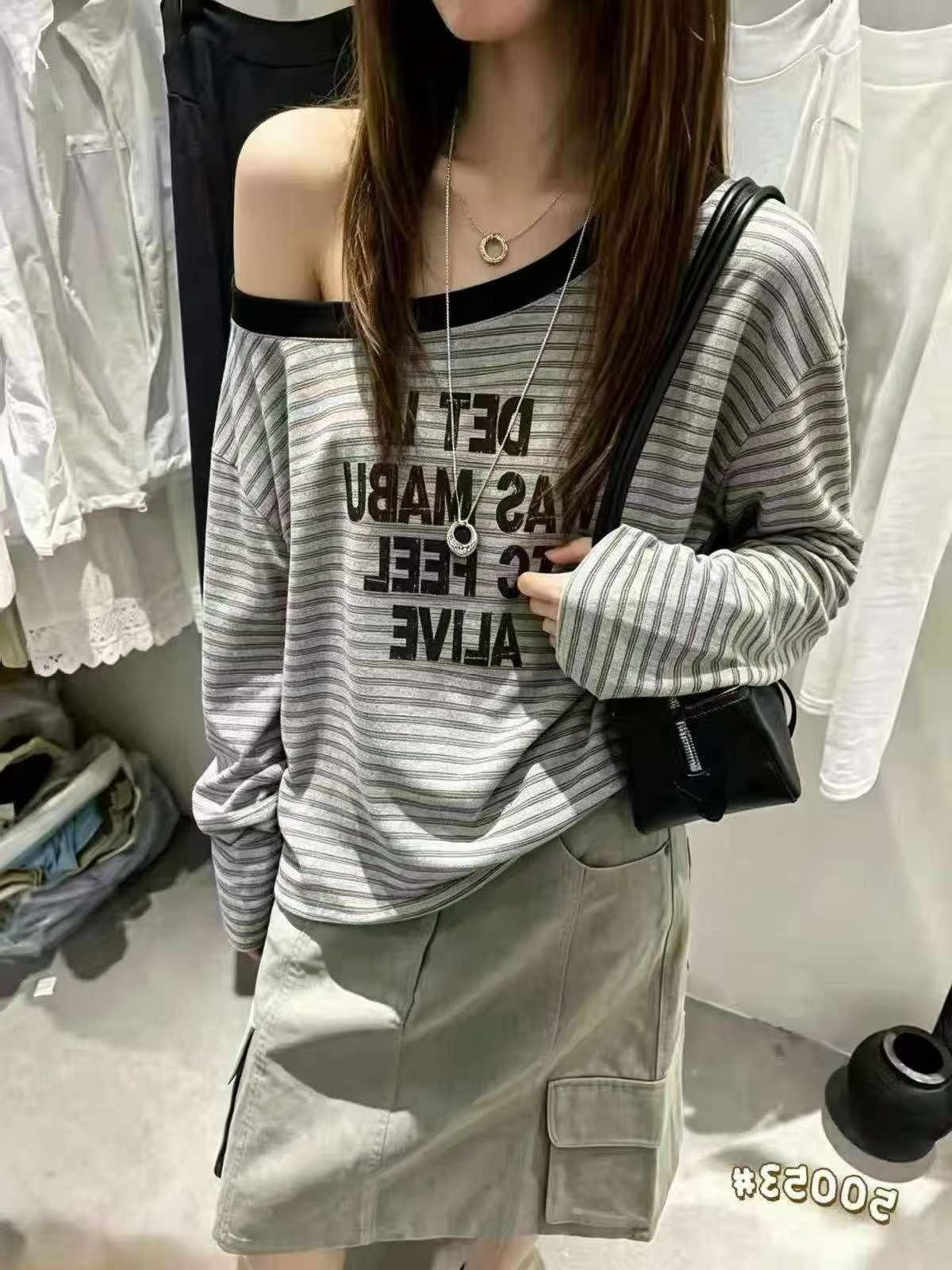 欧洲站2026秋季新韩版时尚斜肩领宽松显瘦百搭条纹字母长袖T恤女