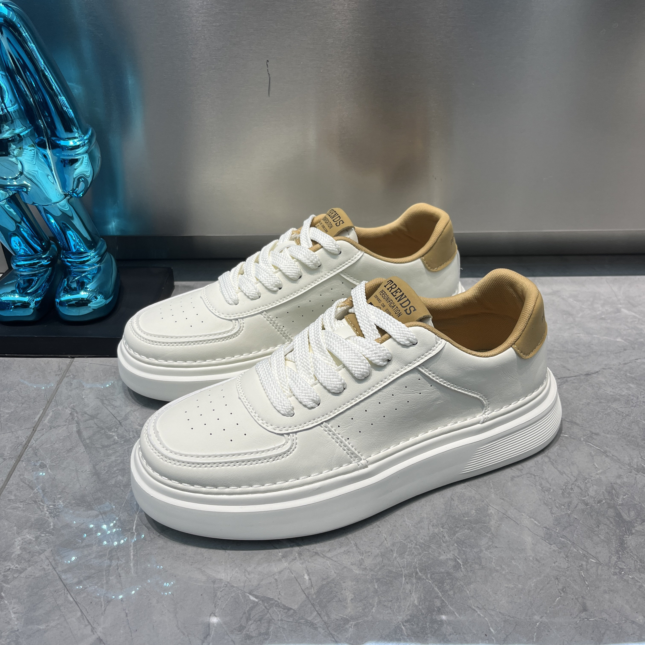 男鞋2025年春季新款百搭男士休闲鞋轻便软底青年小白鞋运动板鞋男