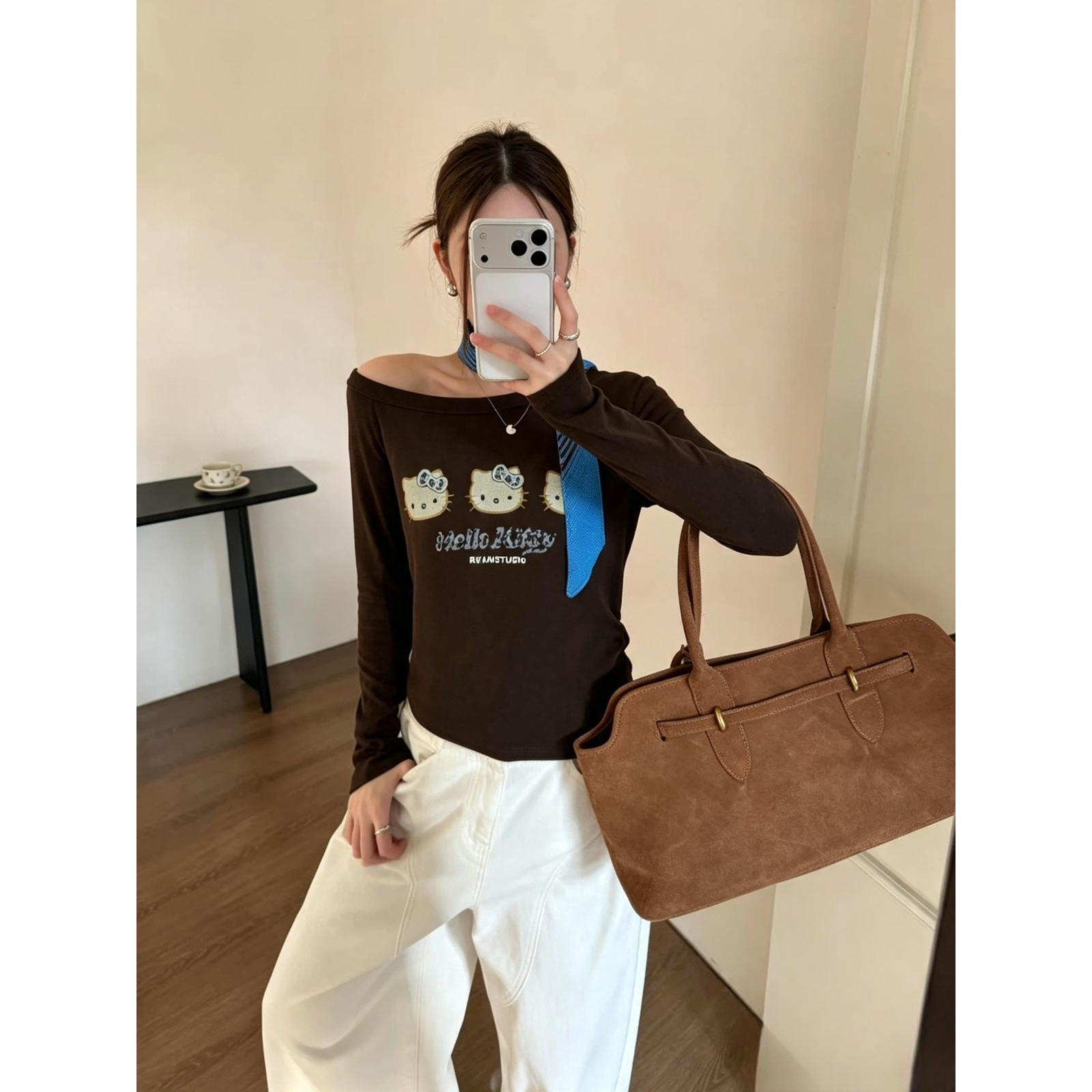 潮流时尚女装奈子-秋上新新款KT猫斜肩上衣长袖T恤26561