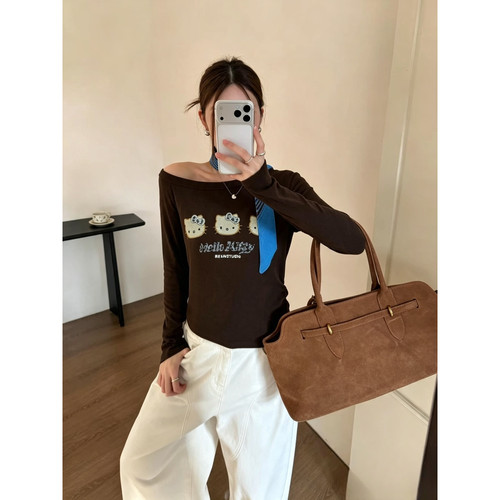 潮流时尚女装奈子-秋上新新款KT猫斜肩上衣长袖T恤26561