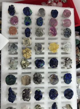 原石戒指每颗都是不同的矿物晶体适合收藏或佩戴