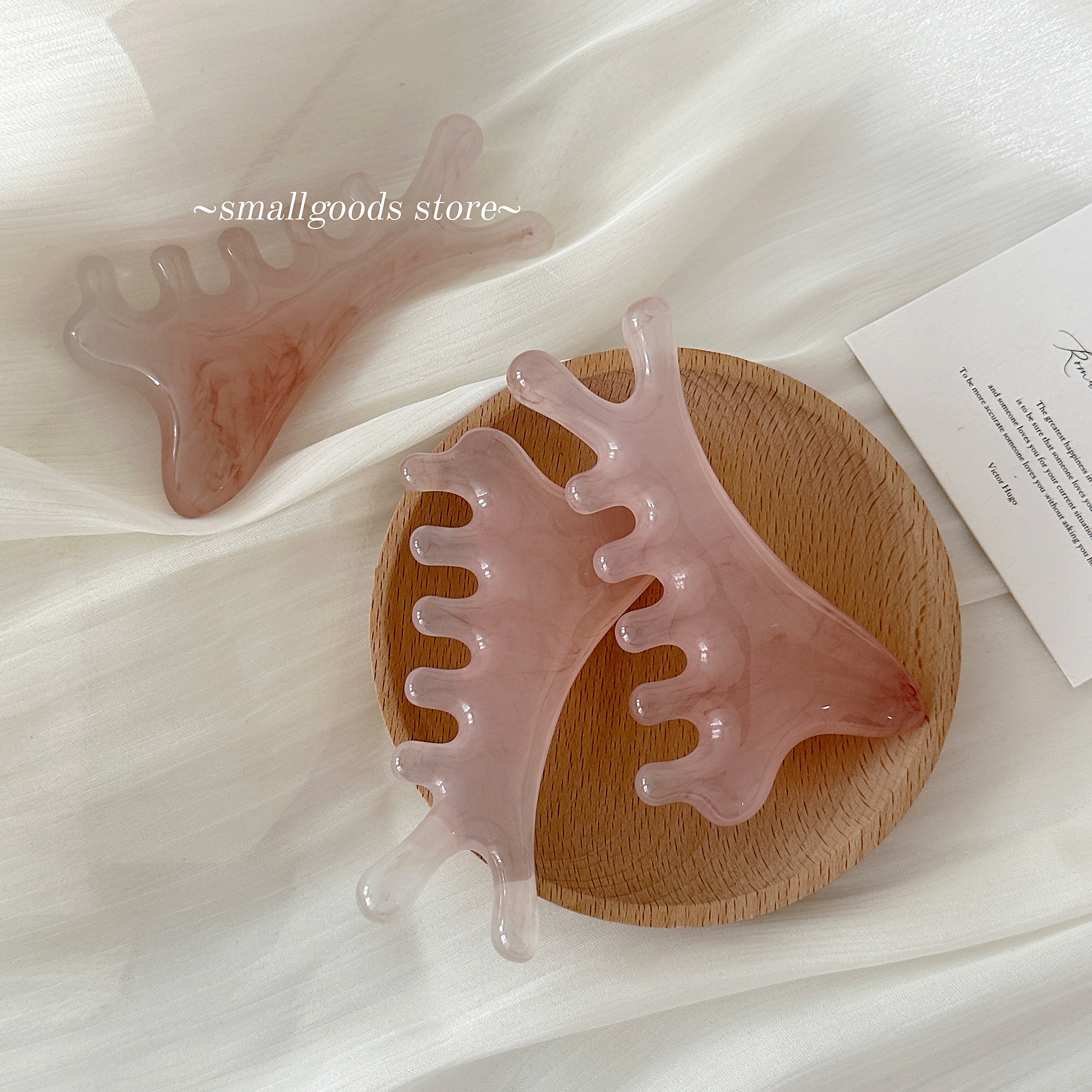 粉色多功能按摩器脸部面部刮痧板眼周脖子舒缓按摩器