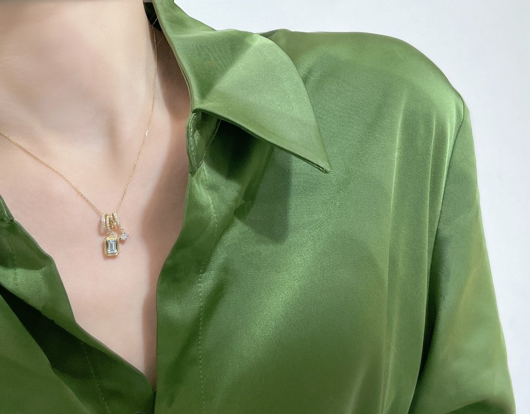 0.25ct Diamond & 0.50ct Aquamarine 18k Gold Necklace - Product image 4