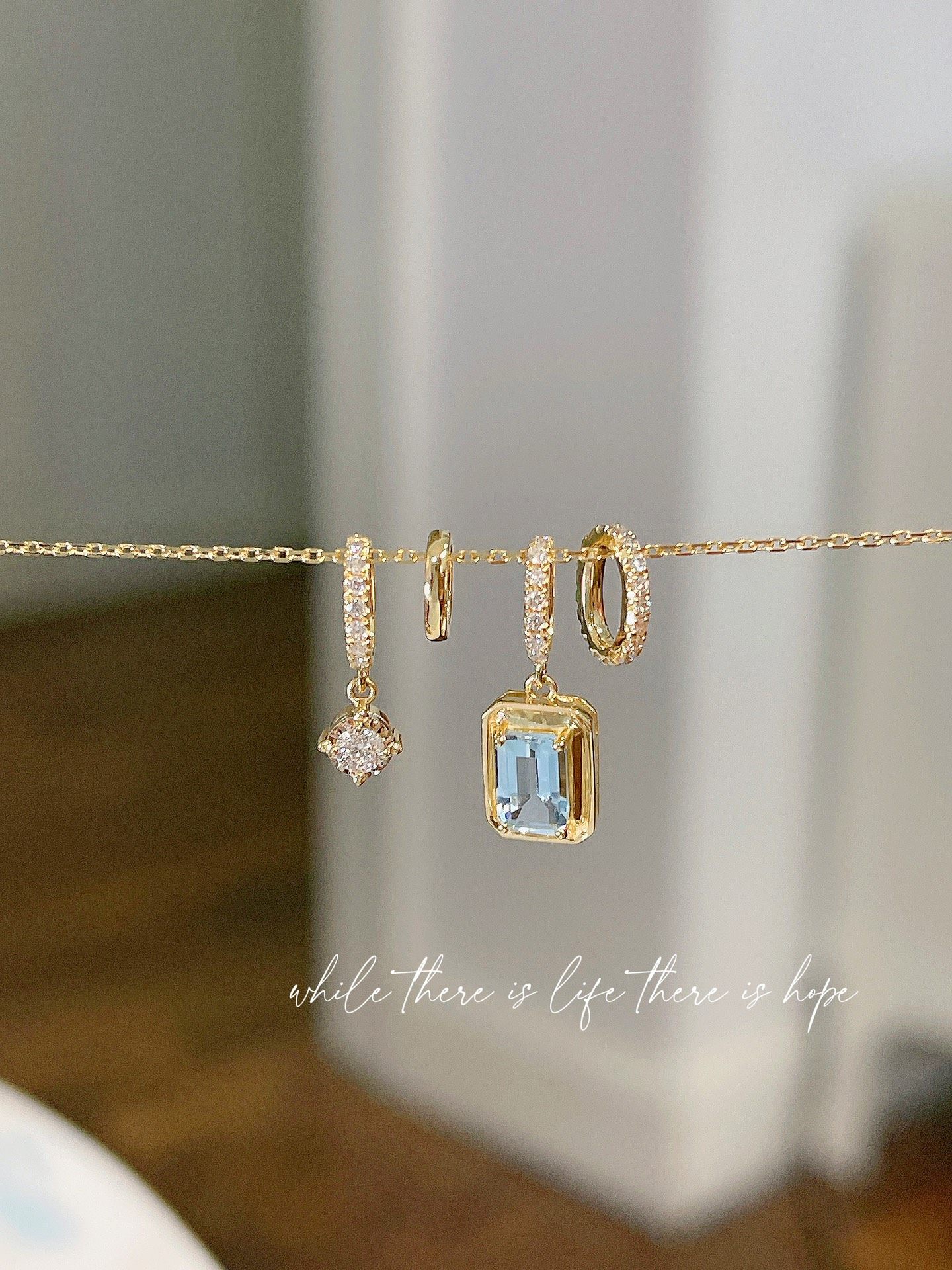 0.25ct Diamond & 0.50ct Aquamarine 18k Gold Necklace - Product image 5
