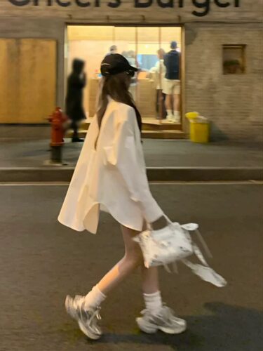 慵懒韩范设计感宽松长袖白色衬衫女2026春季新款简约休闲上衣外套