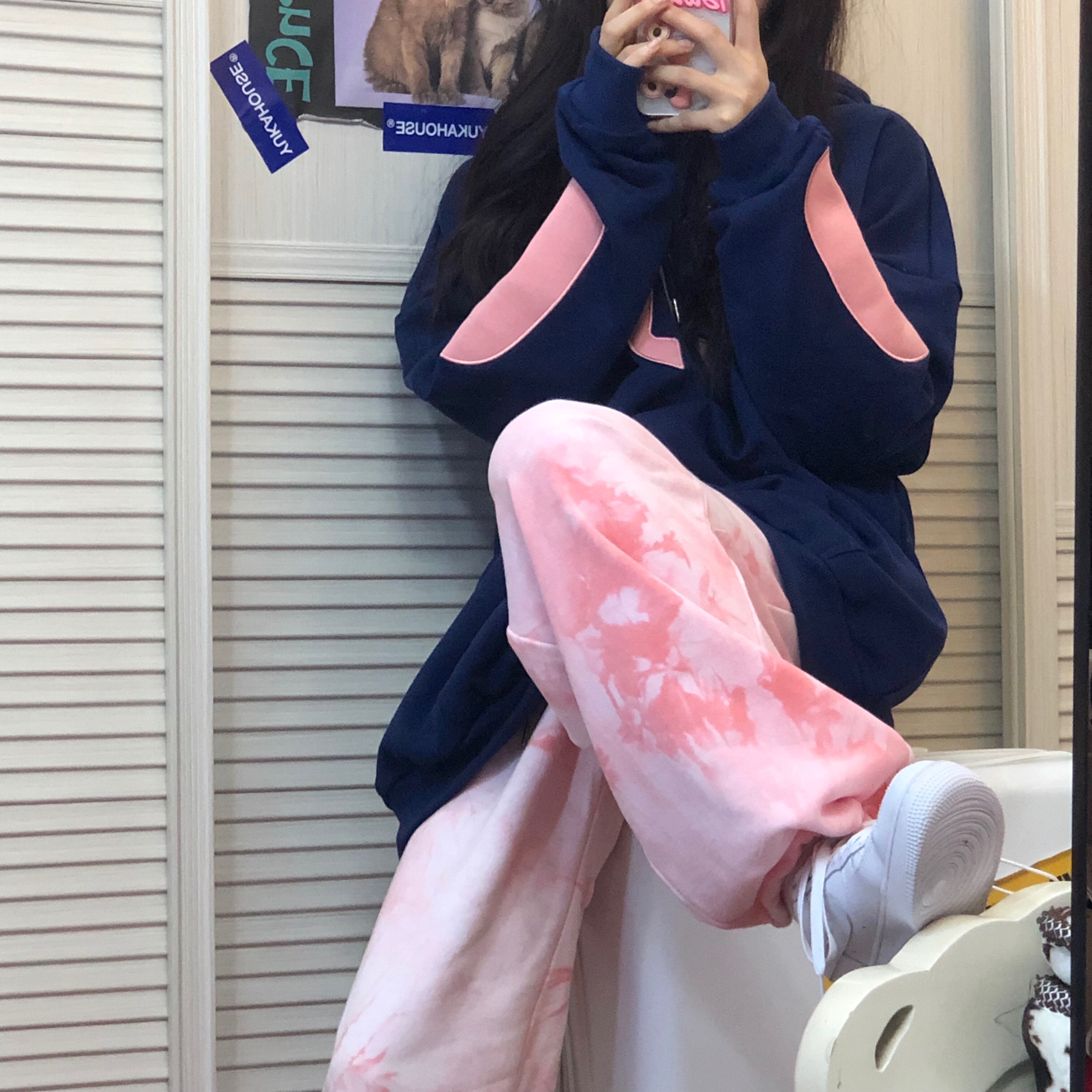 Real shot is milk and cool ~ design sense color contrast splicing warm Hoodie + tie dye trousers