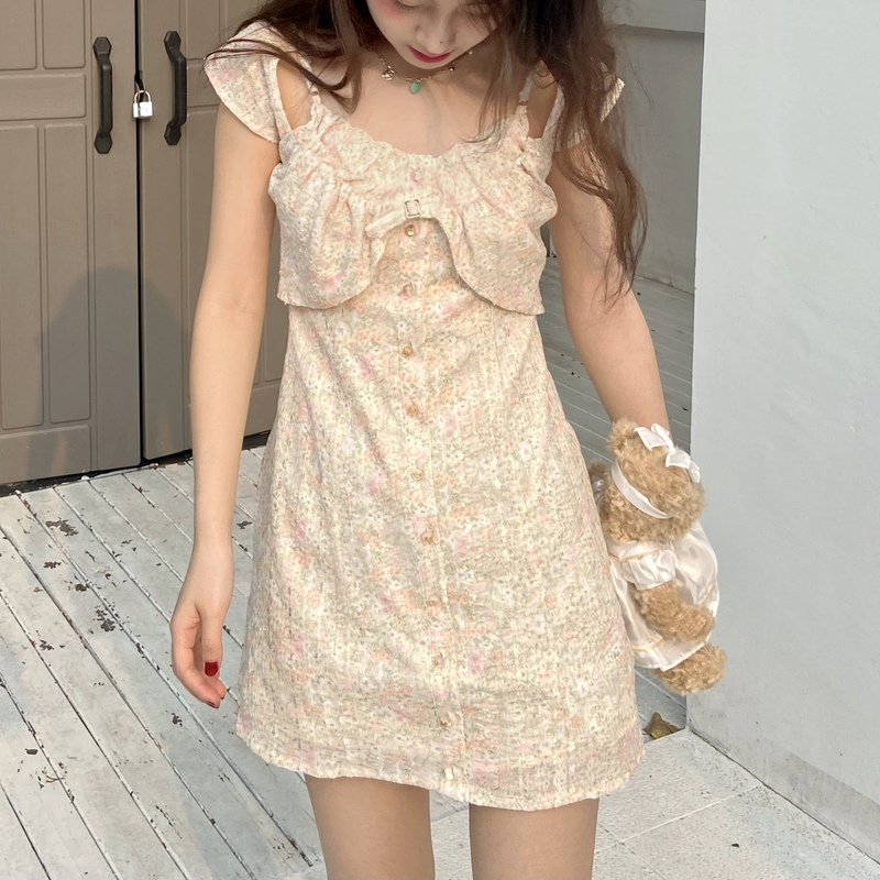 Real video monitoring pure desire girl JueJie soft girl's travel self-cultivation flower button design top dress